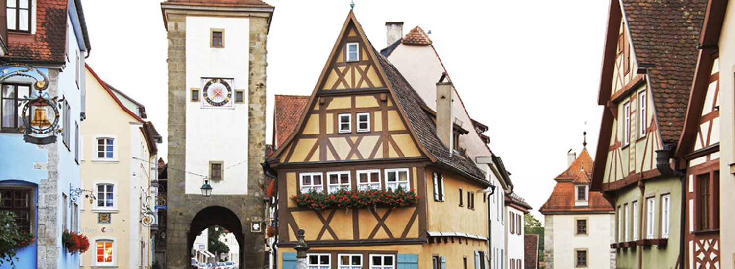 Rothenburg Ploenlein The famous Ploenlein square in Rothenburg, with half-timbered houses, towers and a fountain